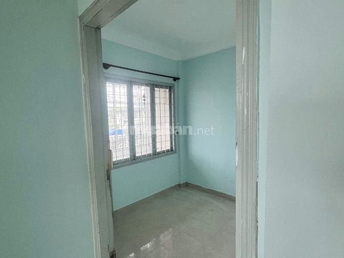 Dưới 3 tỷ - Bán gấp căn góc CC Q1 212B Nguyễn Trãi - SHR 