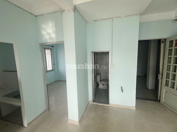 Dưới 3 tỷ - Bán gấp căn góc CC Q1 212B Nguyễn Trãi - SHR 