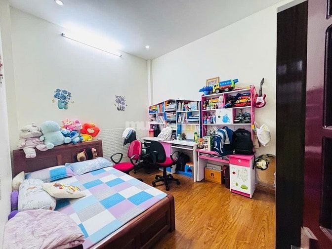 42m², 4 tầng, gần hồ, cách ô tô đúng… 25m – Nhà phố Quan Nhân đang 
