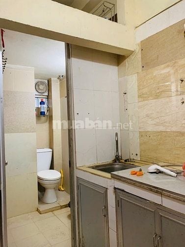 Chính chủ cho thuê nhà tập thể 21m2 phố Lý Nam Đế, Hoàn Kiếm, Hà Nội