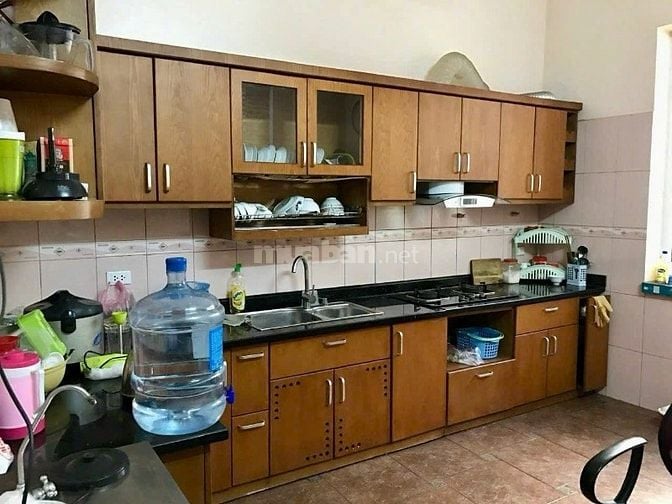 Nhà ngõ Giáp Bát sân, sổ to, gần Ô tô, giá đầu tư, lắp được thang máy
