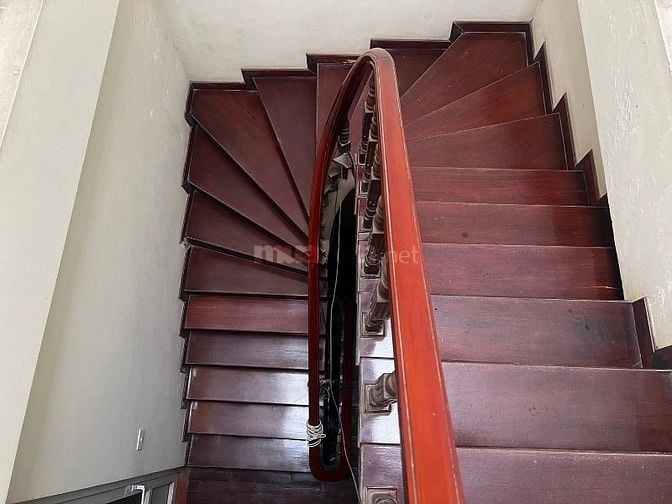 Nhà ngõ Giáp Bát sân, sổ to, gần Ô tô, giá đầu tư, lắp được thang máy