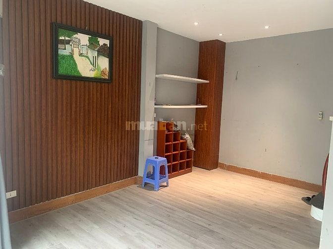Cho thuê tầng một mặt đường Âu cơ 