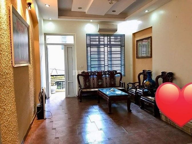 Nhà ngõ Giáp Bát sân, sổ to, gần Ô tô, giá đầu tư, lắp được thang máy