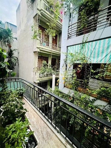 PHÂN LÔ LẠC TRUNG, Ô TÔ CHẠY VÒNG QUANH VÀO NHÀ, NGÕ THÔNG, KINH DOANH