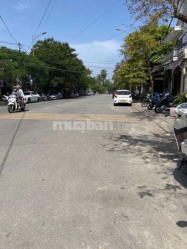 Cần bán nhanh căn nhà đang ở , mặt tiền đường Lâm Hoằng , tp Huế 