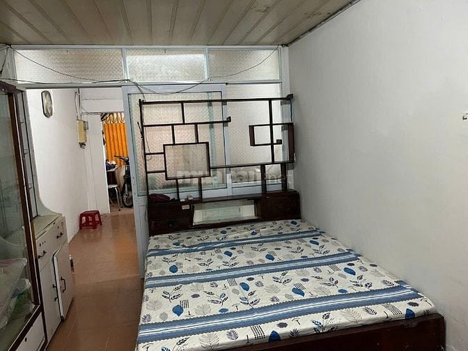 Bán Nhà nguyên căn khu dân cư thông ra nhiều đường 
