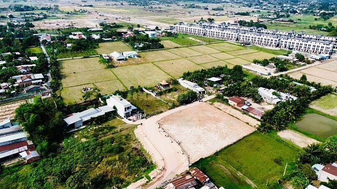 VỊ TRÍ ĐỘC QUYỀN :150 m2 thổ cư đường 3/2,gần Trung tâm ,ngay Vinhome