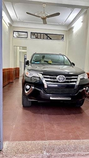 Cho thuê nhà 4 tầng mặt tiền đường Trịnh Đình Trọng 