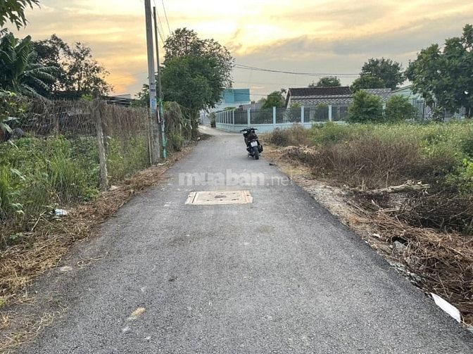 CHÍNH CHỦ BÁN GẤP LÔ ĐẤT MT ĐƯỜNG NHỰA GẦN CHỢ HÓC MÔN CHỈ 750 TRIỆU
