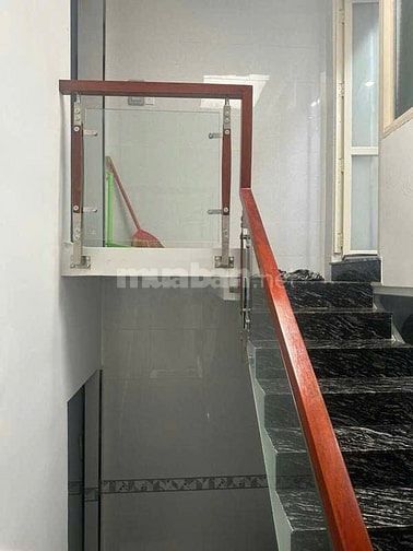 Cho thuê nhà HXH Đào Duy Anh, P.9, PN. DT 4x15m. Trệt lầu Giá 16tr