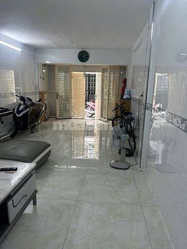 Cho thuê nhà HXH Đào Duy Anh, P.9, PN. DT 4x15m. Trệt lầu Giá 16tr