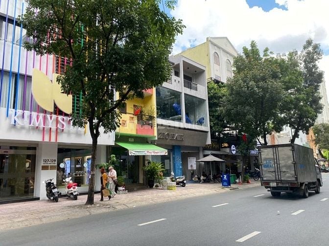 Nhà Mặt Tiền VIP Nguyễn Đình Chiểu, Q.3 . Vỉa Hè Rộng. Cần bán gấp
