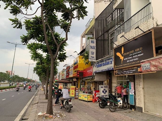  BÁN NHÀ MẶT TIỀN PHẠM VĂN ĐỒNG  NGAY GIGA MALL, HIỆP BÌNH CHÁNH, THỦ 