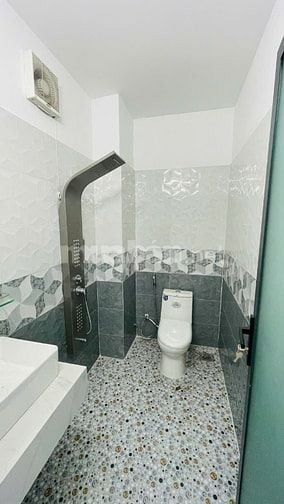 GĐ CẦN BÁN CĂN NHÀ 2 LẦU GIÁP QUẬN 12 SHR NỞ HẬU NGANG 6,5M 