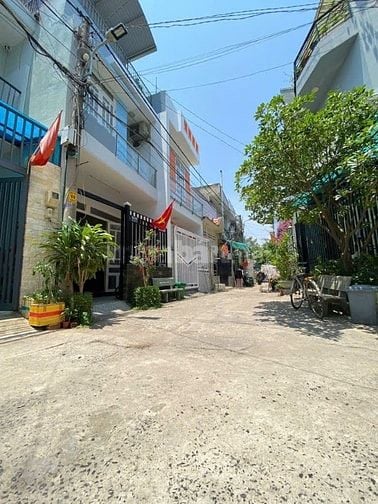 Giảm sốc 250tr còn 4,2tỷ,Hẻm XH, 4,6x12m, 2 tầng, Long Trường, Quận 9