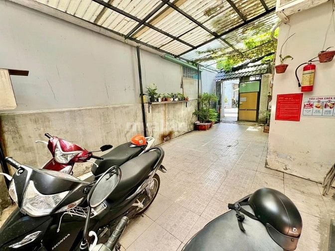 Cho thuê ký túc xá nằm trong biệt thự gần sân bay giá rẻ bao trọn gói