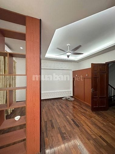 Cho thuê biệt thự Mới,có Thang Máy tại Đỗ Quang,Trung Hoà,Cầu Giấy