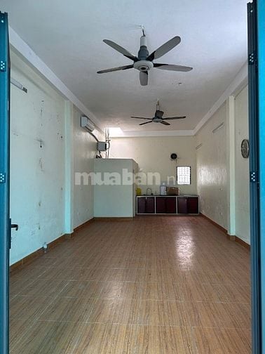 Chính chủ bán nhà mặt đường quận Long Biên 5.8 tỷ 