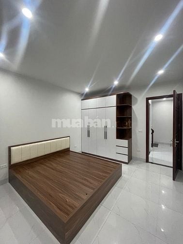 BÁN NHÀ ĐA SỸ 5 TẦNG XÂY MỚI Ở NGAY
