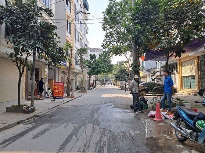 BÁN NHÀ ĐA SỸ 5 TẦNG XÂY MỚI Ở NGAY