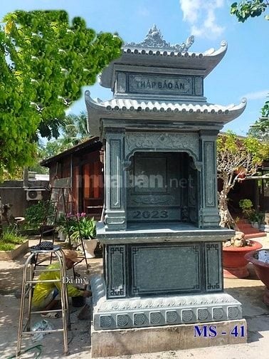 bàn thờ thần linh bằng đá ngoài trời