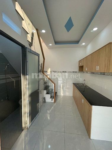Nhà gần chợ Mỹ Hạnh Nam giáp Hóc Môn .Giá 350tr bao sang tên