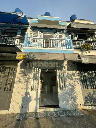 Nhà gần chợ Mỹ Hạnh Nam giáp Hóc Môn .Giá 350tr bao sang tên