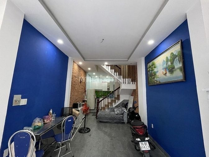 Nhà mặt tiền Q.11 mới tinh, 2 lầu + Sân thượng - 4PN 3WC chỉ 7.85 TỷTL