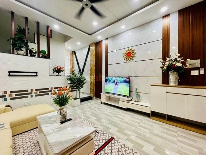  Bán nhà 2 tầng HXH đường Phan Huy Ích,85m2 ngang 5m, giá 6 tỷ 79 