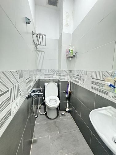 Nhà mặt tiền Q.11 mới tinh, 2 lầu + Sân thượng - 4PN 3WC chỉ 7.85 TỷTL