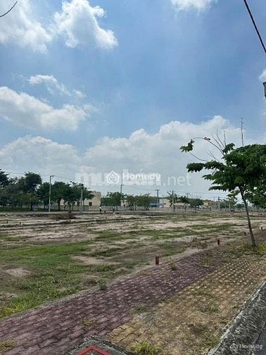 Mặt tiền kinh doanh tượng đài chiến thắng Bàu Bàng
