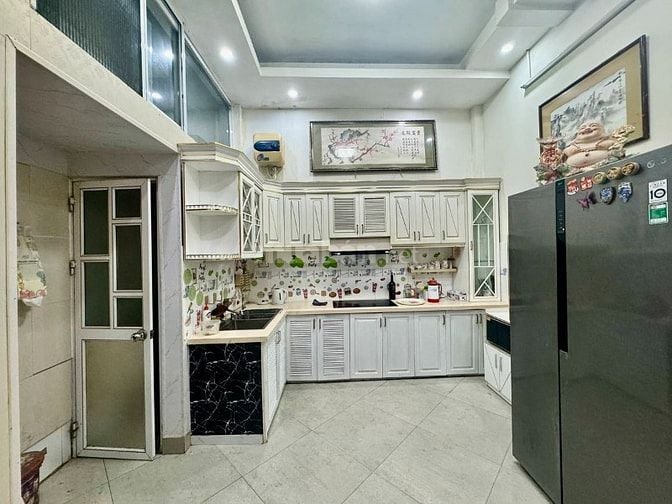 Bán nhà Lô góc siêu hiếm, Trung tâm Cầu Giấy, 4 tầng chắc chắn, giá ch