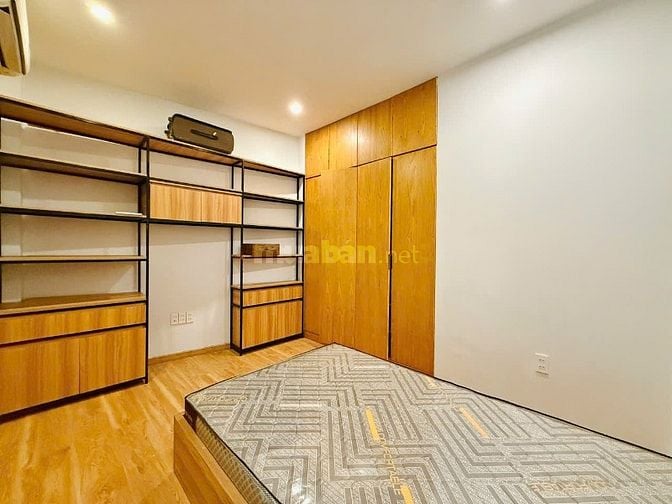 CHỦ CẦN BÁN GẤP NHÀ GẦN SÂN BAY NGANG 6M ĐÚC 2LẦU 3PN FULL NỘI THẤT