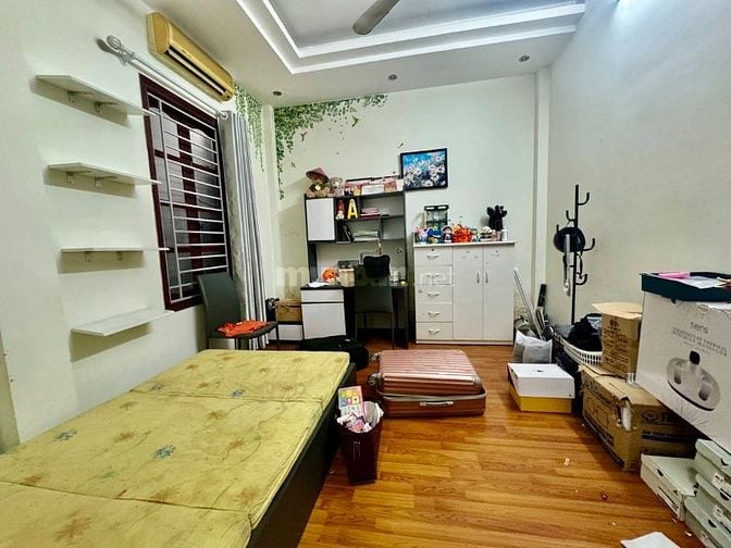 Bán nhà Lô góc siêu hiếm, Trung tâm Cầu Giấy, 4 tầng chắc chắn, giá ch