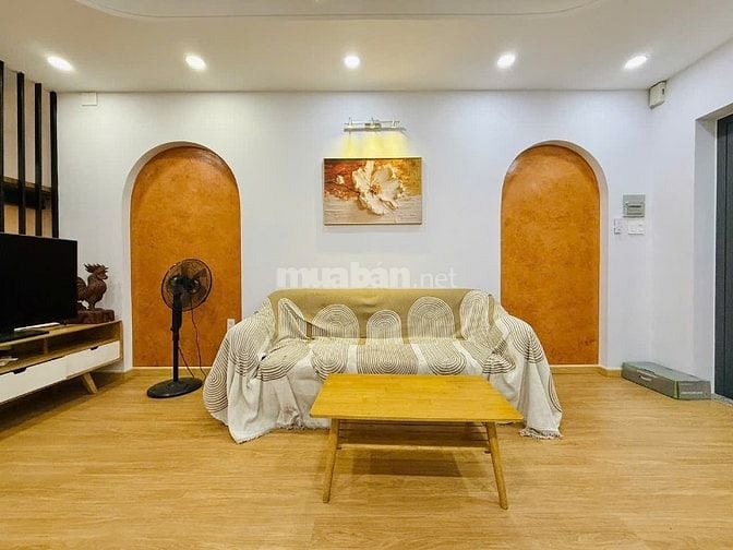 CHỦ CẦN BÁN GẤP NHÀ GẦN SÂN BAY NGANG 6M ĐÚC 2LẦU 3PN FULL NỘI THẤT