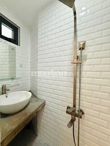 CHỦ CẦN BÁN GẤP NHÀ GẦN SÂN BAY NGANG 6M ĐÚC 2LẦU 3PN FULL NỘI THẤT