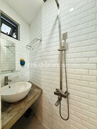 CHỦ CẦN BÁN GẤP NHÀ GẦN SÂN BAY NGANG 6M ĐÚC 2LẦU 3PN FULL NỘI THẤT