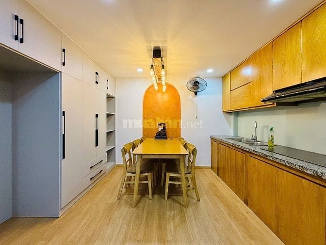 CHỦ CẦN BÁN GẤP NHÀ GẦN SÂN BAY NGANG 6M ĐÚC 2LẦU 3PN FULL NỘI THẤT
