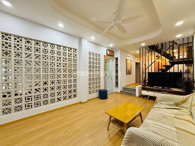 CHỦ CẦN BÁN GẤP NHÀ GẦN SÂN BAY NGANG 6M ĐÚC 2LẦU 3PN FULL NỘI THẤT