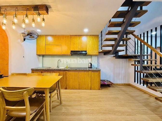 CHỦ CẦN BÁN GẤP NHÀ GẦN SÂN BAY NGANG 6M ĐÚC 2LẦU 3PN FULL NỘI THẤT
