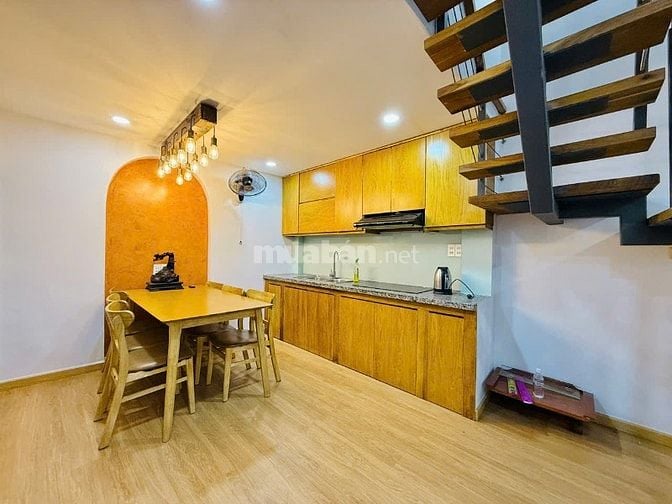 CHỦ CẦN BÁN GẤP NHÀ GẦN SÂN BAY NGANG 6M ĐÚC 2LẦU 3PN FULL NỘI THẤT