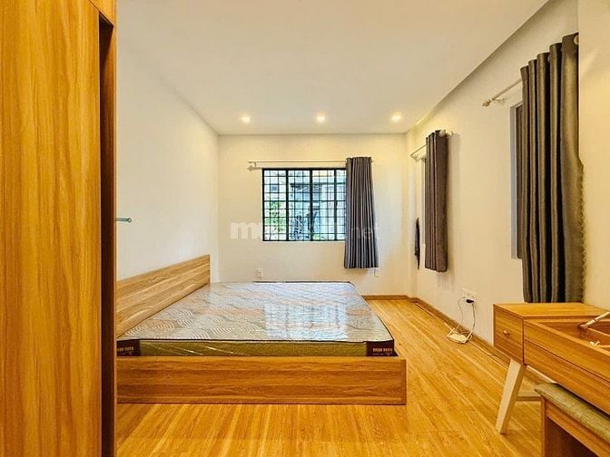 CHỦ CẦN BÁN GẤP NHÀ GẦN SÂN BAY NGANG 6M ĐÚC 2LẦU 3PN FULL NỘI THẤT