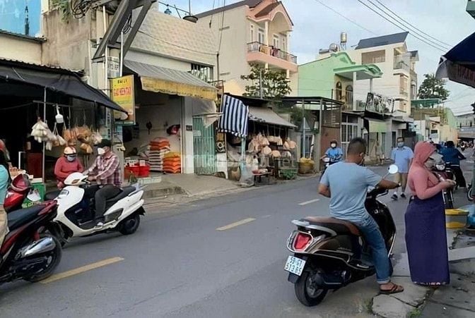 Cô Tâm bán căn nhà mặt tiền đường kinh doanh , đang cho thuê 8tr/tháng