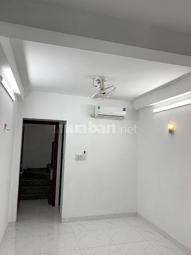 Nhà cho thuê nguyên căn mới đẹp, dt 3,5 x 9, 3 lầu giá 16tr/tháng, hXh