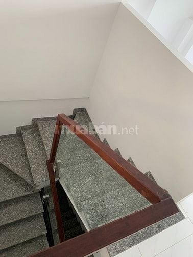 Nhà cho thuê nguyên căn mới đẹp, dt 3,5 x 9, 3 lầu giá 16tr/tháng, hXh
