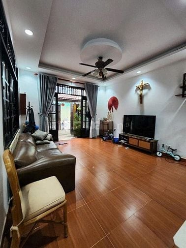 Chỉ 8.9 tỷ, nhà kiêng cố 90m2, hẻm xe hơi 7m, khu Đại học Luật