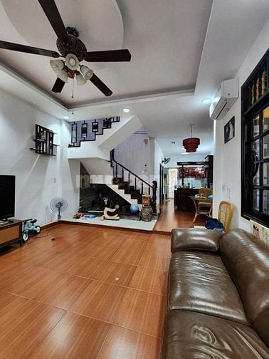 Chỉ 8.9 tỷ, nhà kiêng cố 90m2, hẻm xe hơi 7m, khu Đại học Luật