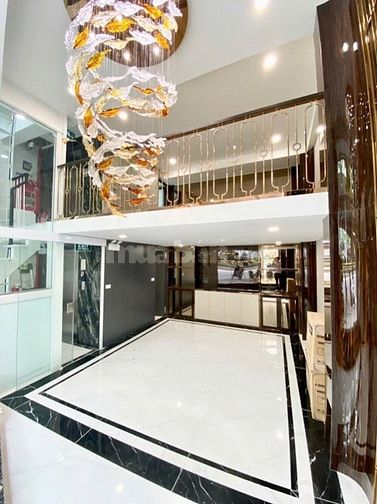 Cần bán nhà mặt đường Phạm Văn Đồng. SĐ 46m2x6T, MT 6,3m. Giá 20,6 tỷ.