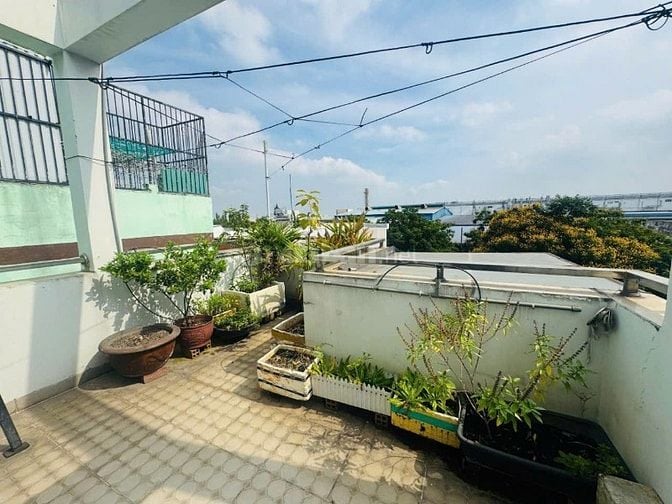 BÁN NHÀ ĐẸP VÀ TẶNG LẠI TOÀN BỘ NỘI THẤT . ĐƯỜNG TRƯỚC NHÀ 8M 